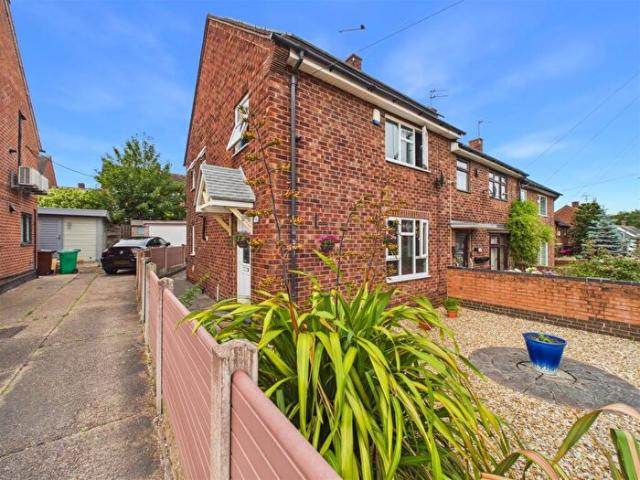 3 Bedroom End Of Terrace House To Rent In Beckhampton Road, Nottingham, NG5