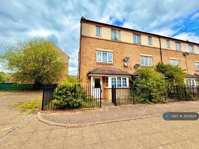 3 Bedroom End Of Terrace House To Rent In Dainty Grove, Northampton, NN4