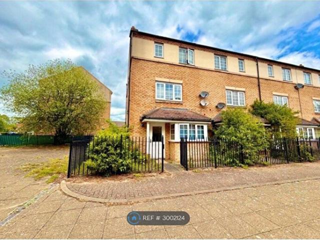 3 Bedroom End Of Terrace House To Rent In Dainty Grove, Northampton, NN4