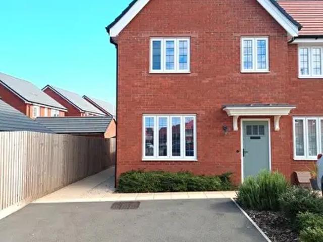3 Bedroom End Of Terrace House To Rent In Jackdaw Close, Hinckley, LE10