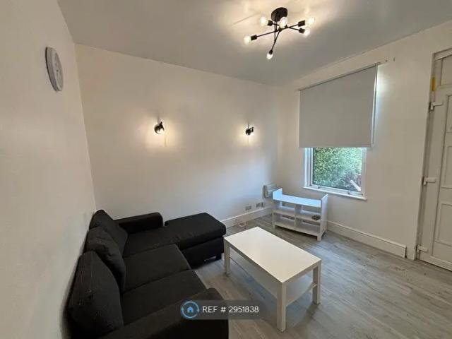 3 Bedroom End Of Terrace House To Rent In Middle St, Nottingham, NG9