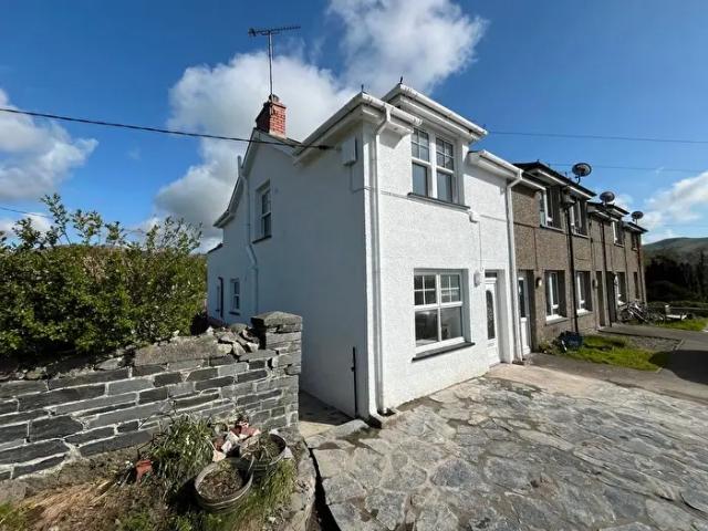 3 Bedroom End Of Terrace House To Rent In Penygraig, Bryncrug, LL36