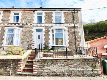 3 Bedroom End Of Terrace House To Rent In Queens Road, Elliots Town, NP24