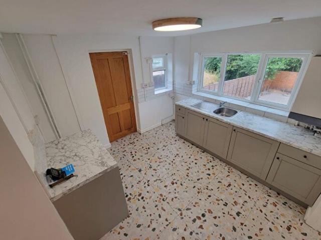 3 Bedroom End Of Terrace House To Rent In Swansea, SA8