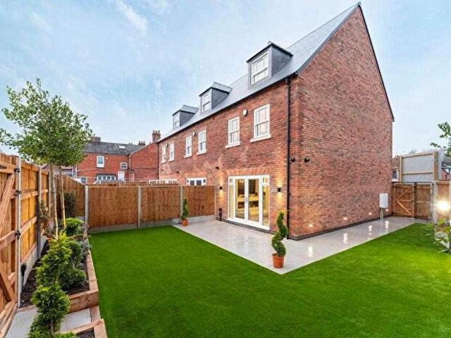 3 Bedroom End Of Terrace House To Rent In Station Road, Solihull, B93