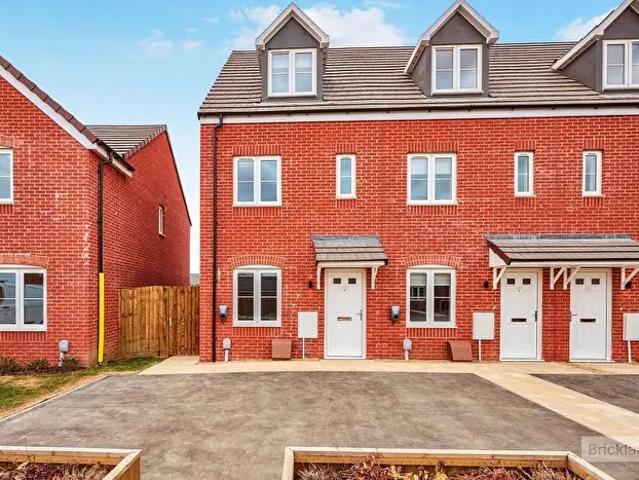 3 Bedroom End Of Terrace House To Rent In Stanier Drive, Market Harborough, Leicstershire, LE16