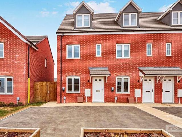 3 Bedroom End Of Terrace House To Rent In Stanier Drive, Market Harborough, Leicstershire, LE16