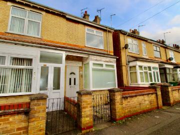 3 bedroom end of terrace to rent