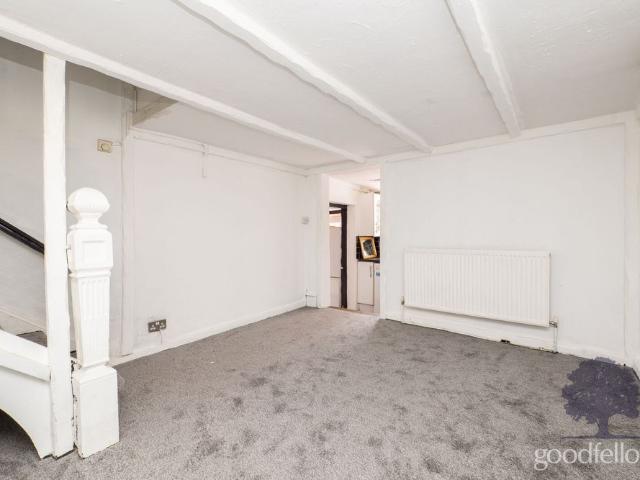 3 bedroom end terraced house to rent
