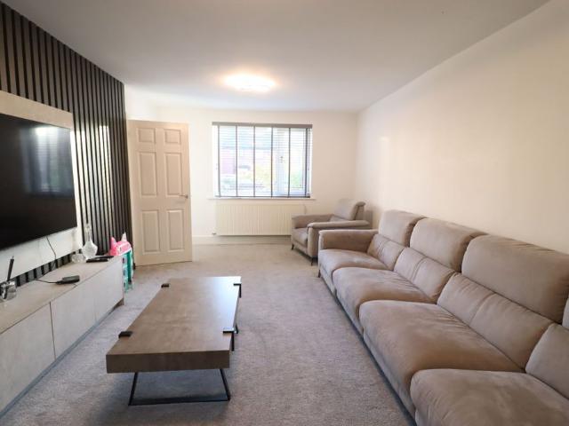 3 Bedroom End Terraced House To Rent