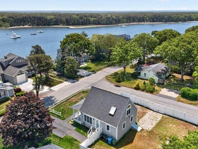 3 bedroom, East Falmouth MA 02536 105534215