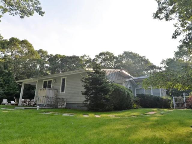 3 bedroom, East Hampton NY 102715679