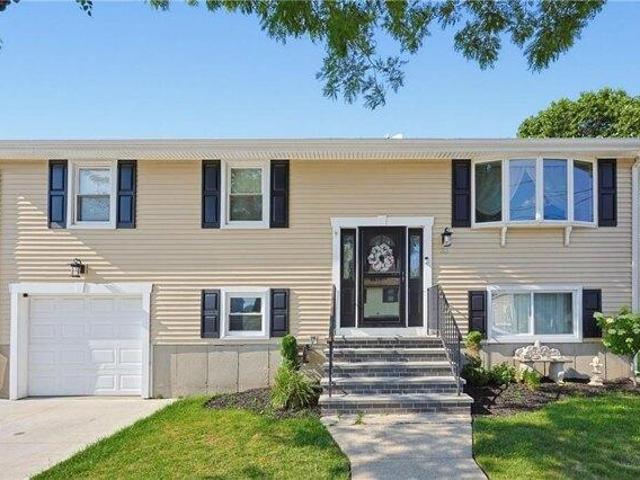 3 bedroom, East Providence RI 02915 104869418