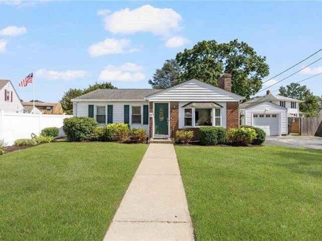 3 bedroom, East Providence RI 02915 105681189