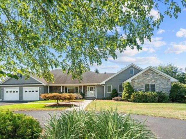 3 bedroom, Easton MA 02356 105535165