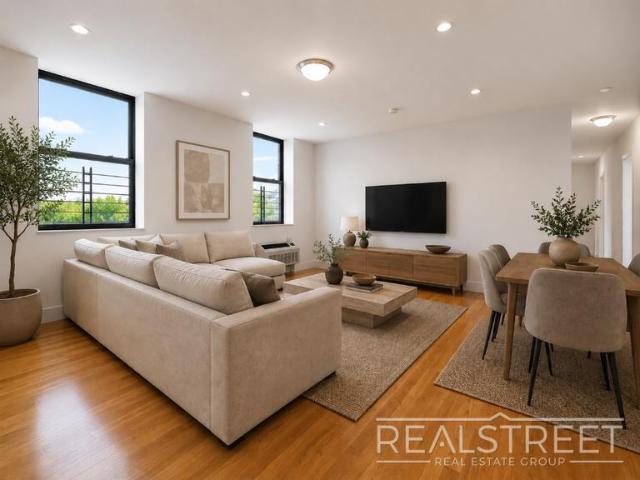 3 bedroom, ELMHURST NY 11373 104848278