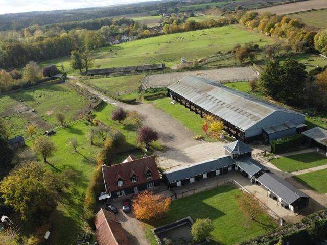 3 bedroom equestrian facility for sale