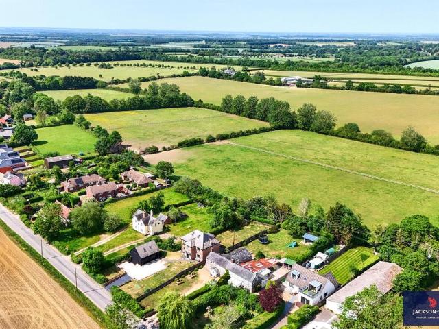 3 bedroom equestrian facility for sale