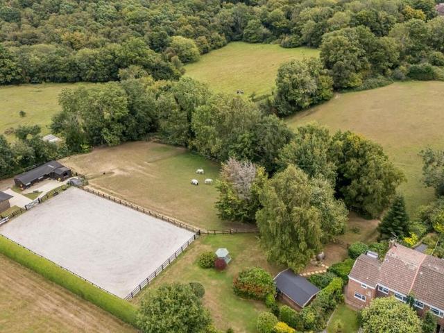 3 bedroom equestrian facility for sale