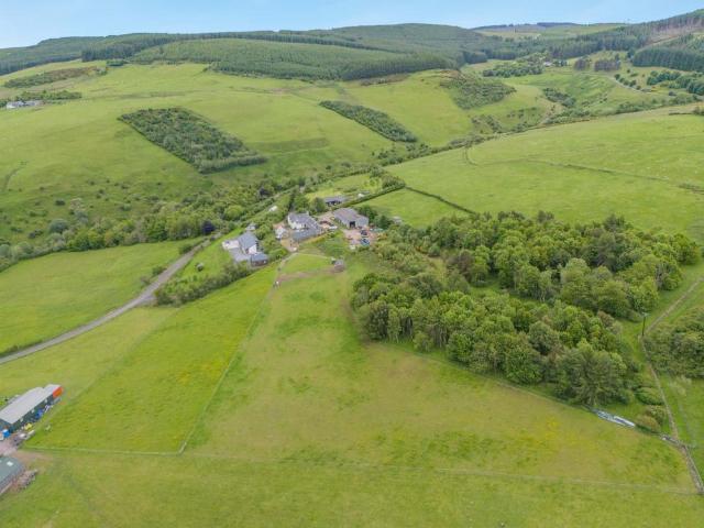 3 bedroom equestrian facility for sale