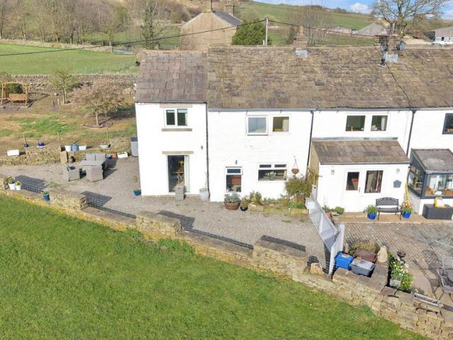 3 bedroom equestrian facility for sale