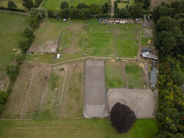 3 bedroom equestrian facility for sale