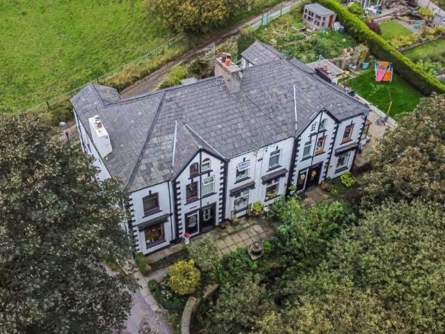 3 bedroom equestrian facility for sale