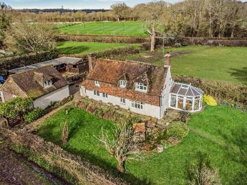 3 bedroom equestrian facility for sale