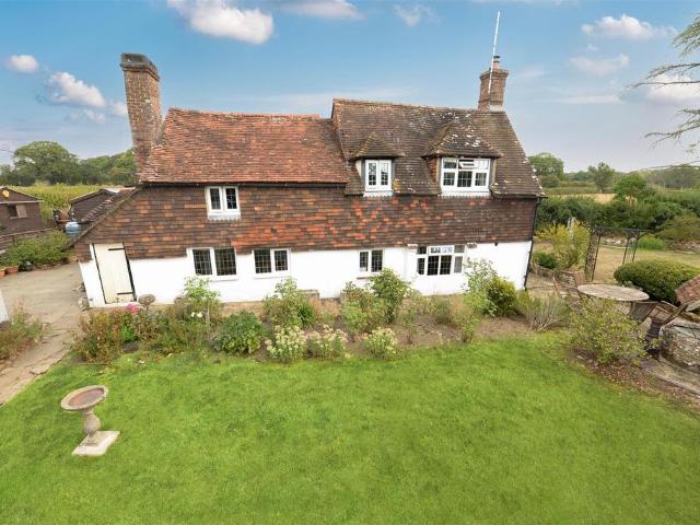 3 bedroom equestrian facility for sale