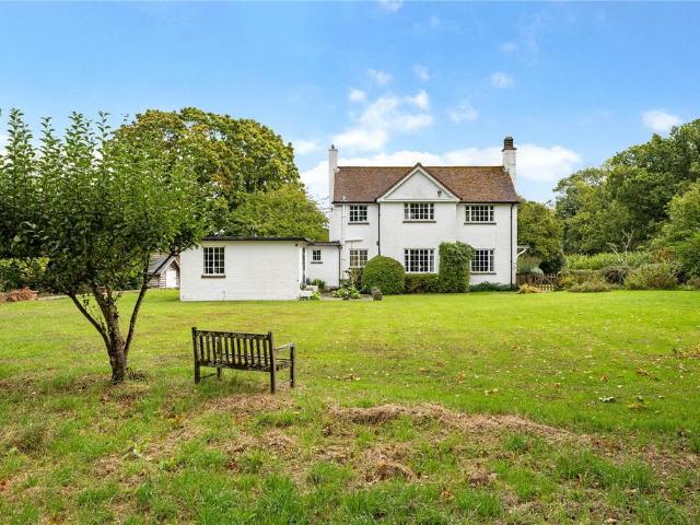 3 bedroom equestrian facility for sale