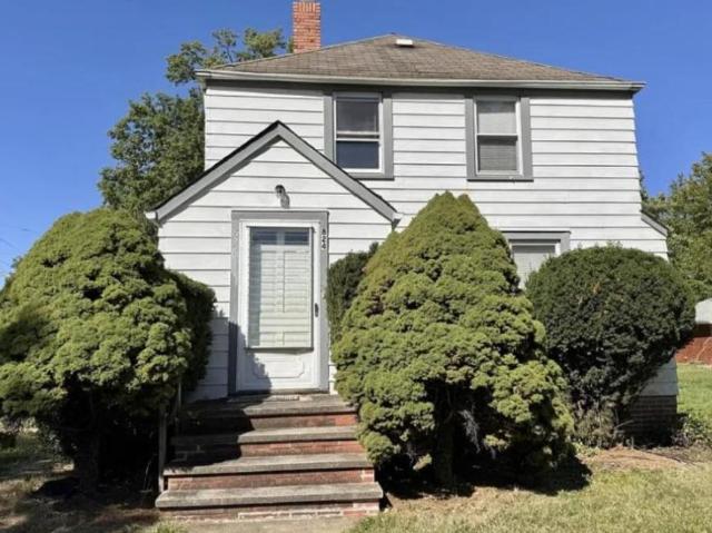 3 bedroom, Euclid OH 44123 105844318