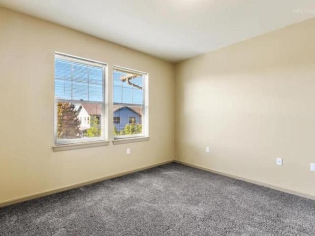 3 bedroom, Eugene OR 97408 LS105732500