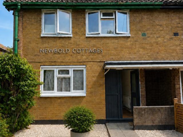3 bedroom for let in E1 with private garden space