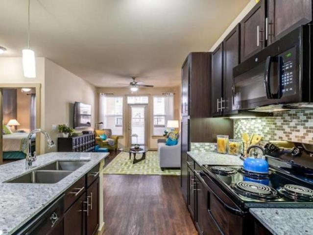 3 bedroom, Fort Worth TX 76107 105892173