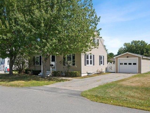 3 bedroom, Fairfield ME 04937 105771796