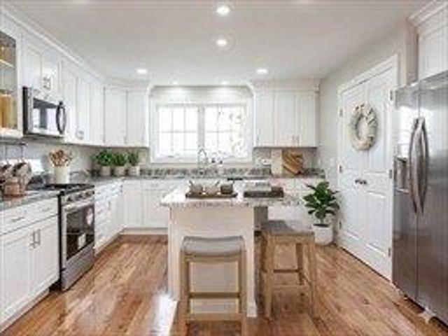 3 bedroom, Fall River MA 02724 105576688