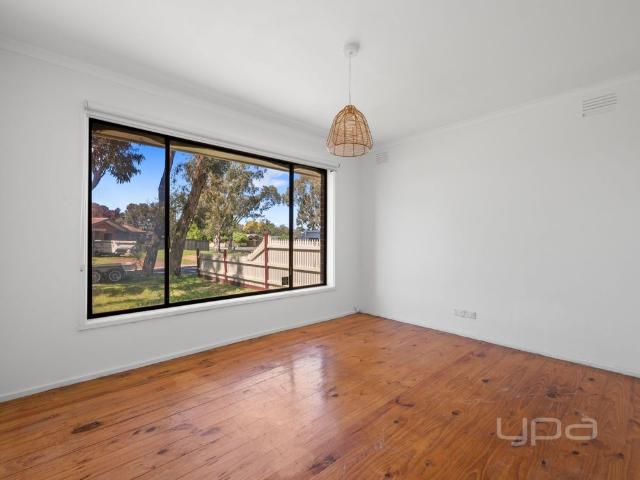 3 BEDROOM FAMILY MELTON WEST HOME