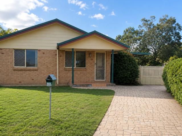 3 Bedroom Family Brick Home Backing onto Park