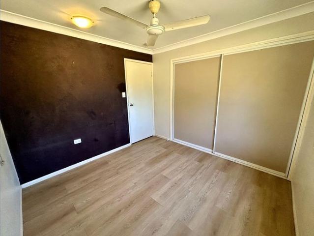 3 Bedroom Family Brick Home Backing onto Park