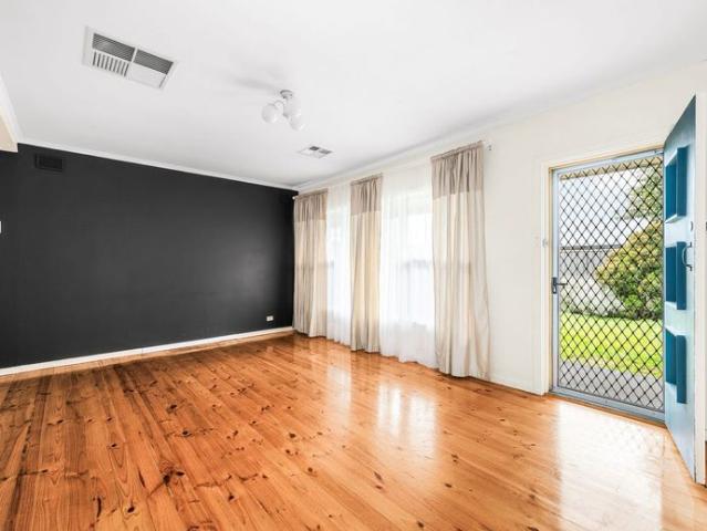 3 BEDROOM FAMILY HOME ADJACENT FELIXSTOW RESERVE & 6.5km's TO THE CITY!