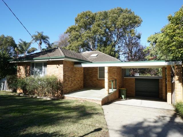 3 Bedroom Family Home At Quiet and Convenient Spot
