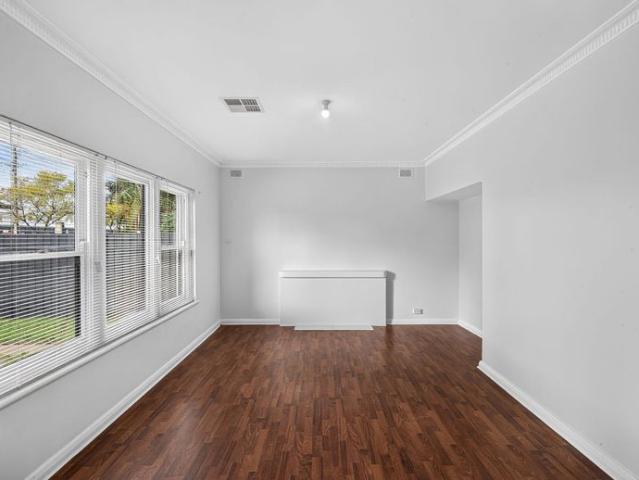 3 BEDROOM FAMILY HOME easy location and PET FRIENDLY!
