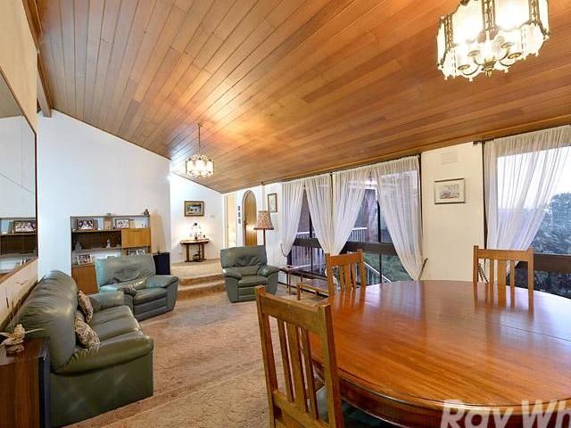 3 Bedroom Family home in a quiet Court location!
