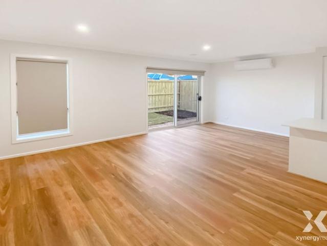 3 Bedroom Family Home in Desirable Rockbank Neighborhood