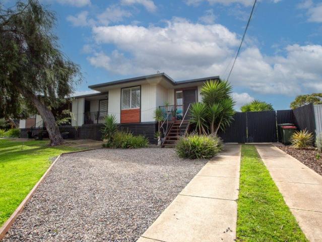 3 Bedroom Family Home in Port Lincoln with Modern Updates & Outdoor Space