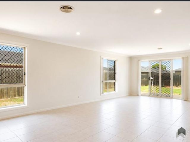 3 bedroom family home in Wyndham Vale !