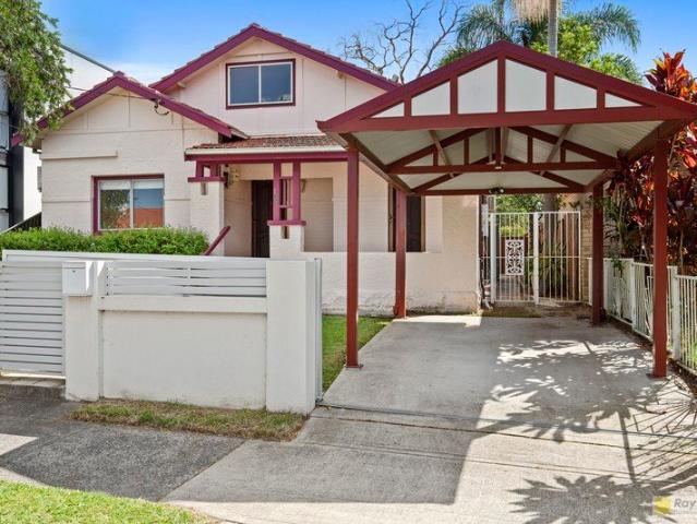 3 Bedroom Family Home In The Heart Of Earlwood !