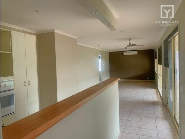 3 bedroom family home in the heart of Kialla Lakes