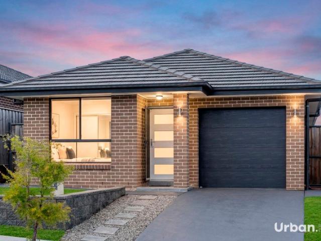 3 Bedroom Family Home | Spacious Backyard | Plus a Media