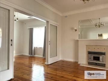 3 Bedroom family home with Art Deco Charm